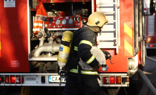 Евакуираха 20 души заради пожар в столичния кв. &bdquo;Сухата река&ldquo; 