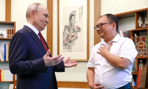 Китайчето, с което Путин се снима през 2000 г.: Изобщо не сте се променил! 
