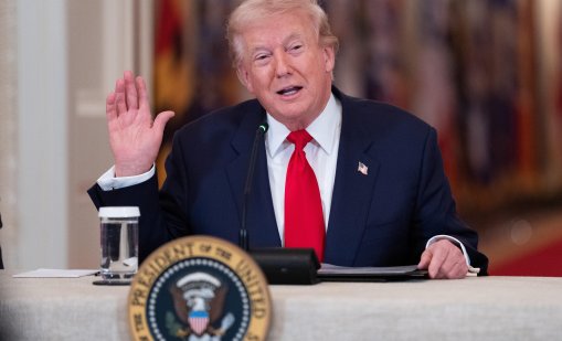 Жена припадна на митинг на Тръмп, той призова да й изпеят "Аве Мария" ВИДЕО