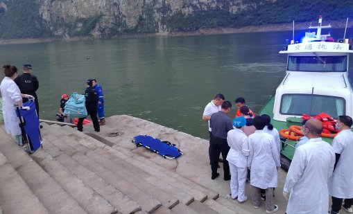 Вече девет са жертвите в потъналата лодка с туристи в Китай