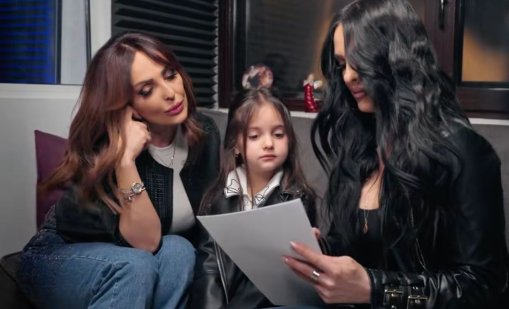 Внучката на Глория пропя ВИДЕО