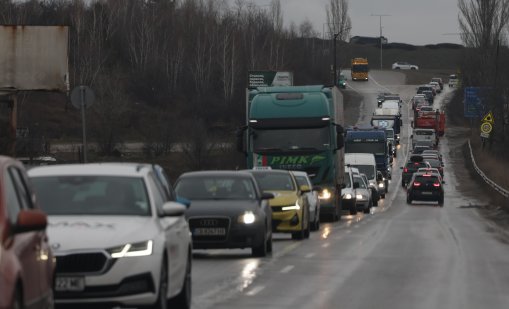 Протестиращи затвориха кръстовището на ул. &bdquo;Бъдеще&ldquo; и Околовръстния път в кв. "Суходол&ldquo;