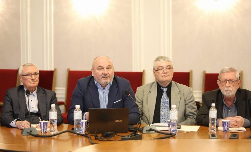 Мерки за бюджета: Закриване на незаети щатове в администрацията, пенсионерите аут