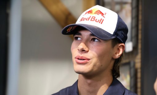 Никола Цолов подкара болид по новата писта в Самоков