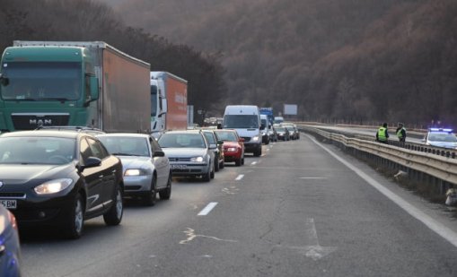 Тенчо Тенев: МВР и "Пътна помощ" са реагирали бавно за спрелия тир в тунел "Витиня"