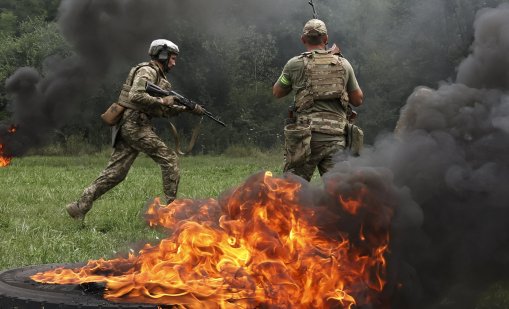 Краят на "златния час": Военните медици се подготвят за бойно поле без бърза евакуация