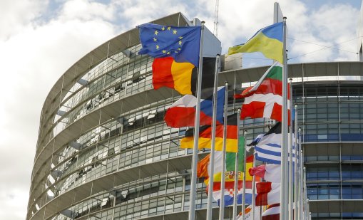 69% от младите в РСМ искат в ЕС, едва 33% в Сърбия