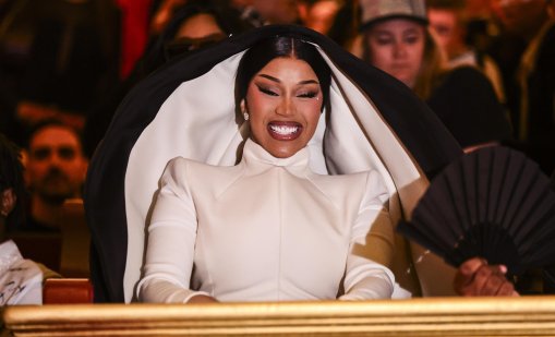 Карди Би стана жертва на крадци, "олекна" с 60 000 долара