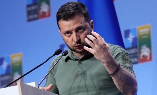 Странен акт: Зеленски разреши парада в Москва с указ