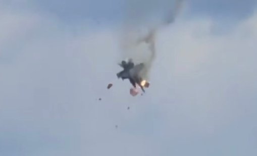 Военни самолети се сблъскаха във въздуха по време на авиошоу ВИДЕО