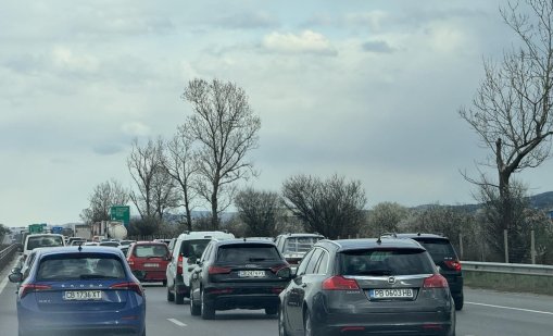 Близо 500 хил. автомобила се очаква да излязат от София в дните около 24 май