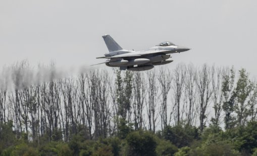 МО не може да посочи дати за пристигането на F-16