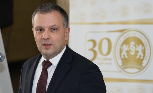 Министърът на правосъдието поиска наказание за нотариус по случая "Баба Алино"