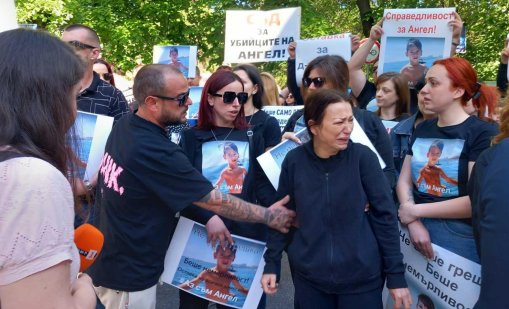 Протест пред клиниката, където 6-годишно дете почина при стоматологична интервенция