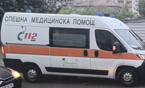 Работник е с опасност за живота, след като бе прегазен от товарен автомобил