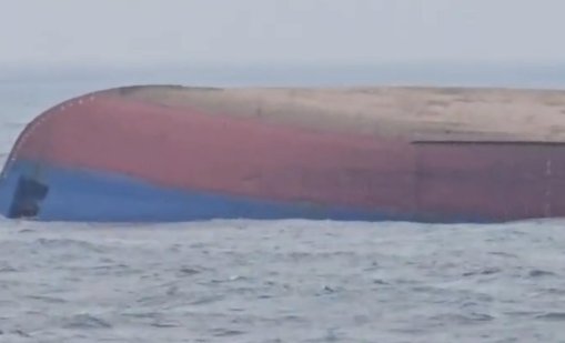 Български моряци са спасили колегите си от потъващия кораб край Румъния 