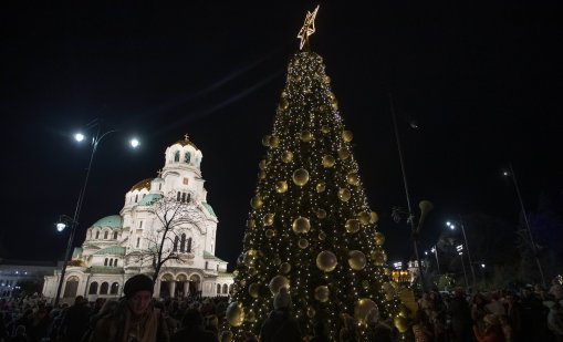 Васил Терзиев "пали" коледната елха в София на 2 декември