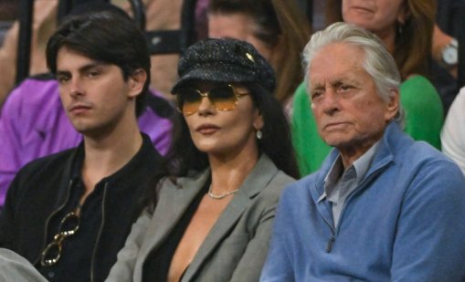 Катрин Зита-Джоунс и Майкъл Дъглас заведоха децата си на едно от най-студените места в света