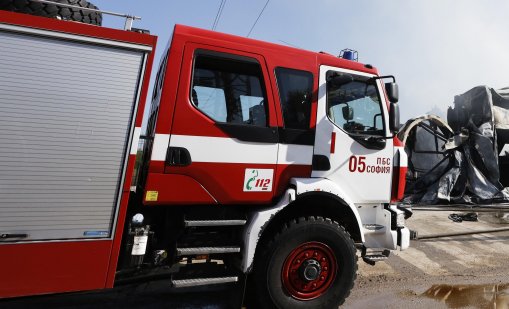 Двама души загинаха при пожари в София