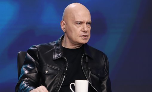 Слави Трифонов атакува Божанков: Раздава морал, а бяга от полицията