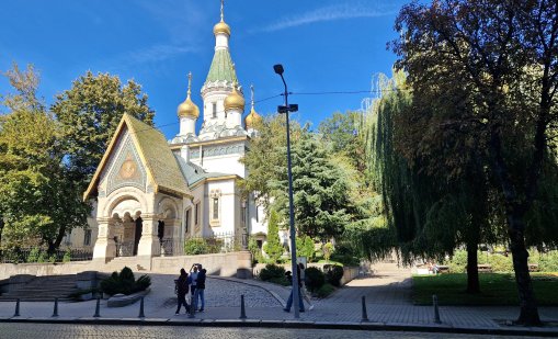 Слънчево, топло, голяма опасност от слани