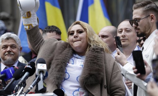 Румънска евродепутатка се закани, че "ще счупи краката на Зеленски"