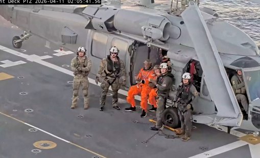 Като по учебник: Екипът на Artemis II успешно се приземи на Земята СНИМКИ / ВИДЕО