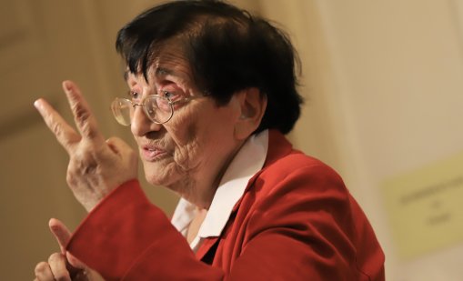 Мика Зайкова: 120 лева за пенсионерите ще стигнат за баничка, яйца и шоколад