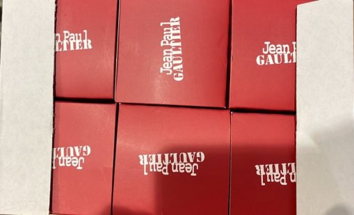 Иззеха имитации на маркови парфюми от товарен автомобил