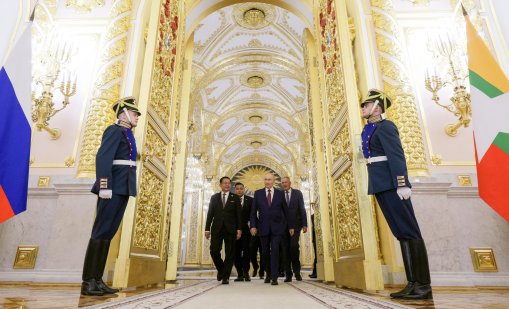 "Парите под дюшека" се завръщат в Русия: милиарди напускат банките заради страх от Кремъл