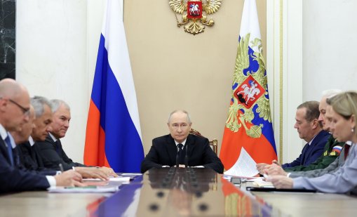 Путин лично отстранил анти-военната партия "Яблоко" от изборите за Държавната дума