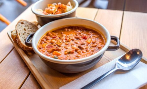 Рецептата Dnes: Боб със свинско месо