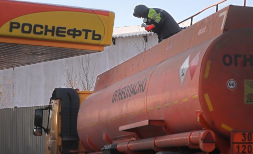 Беззъбите санкции на Америка срещу руския петрол