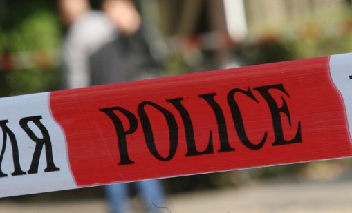 След свада: Мъж нападна жена със стъклена бутилка, уби я с нож  