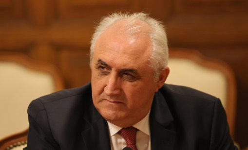 Мехмед Дикме: Никой не трябва да влиза в ролята на свещена крав