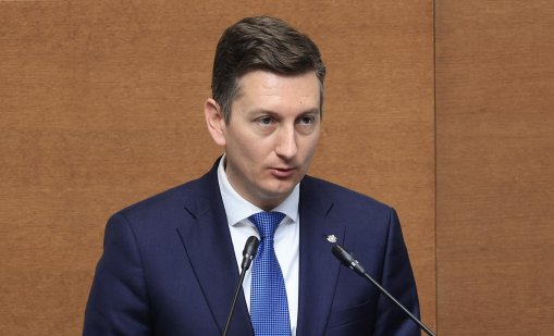 Василев: Държавата трябва да настигне бизнеса в използването на AI