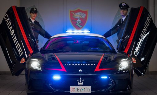 Maserati MCPURA и Alfa Romeo Giulia Quadrifoglio с нова ливрея: Нови автомобили за спешен транспорт на органи и кръв за италианските карабинери