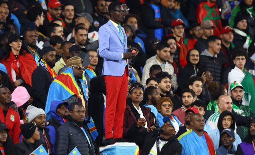 Повече от футбол: Как "замръзналият" фен Мишел Нкука засенчи Купата на Африка ВИДЕО