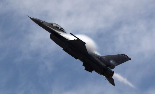 F-16 свали дрон, навлязъл в румънското въздушно пространство
