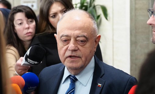 Атанасов: Да решим имаме ли интерес от допълнителни гаранции за сигурност извън НАТО