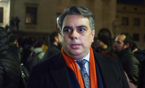 Асен Василев: Ако правителството не падне, ПП ще внесе вот на недоверие