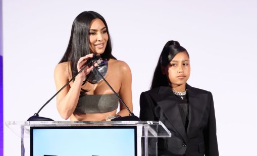 Herm&egrave;s отказа да продаде на малката Норт рядка чанта Mini Kelly 