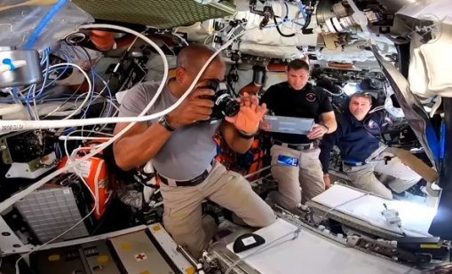 Астронавтите потеглиха към Земята, очакват се в петък