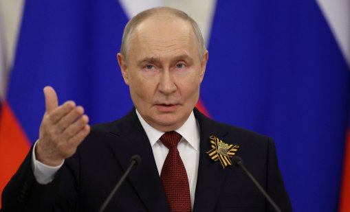 Повече зрелище, отколкото мощ: Парадът на Путин показва отчаян и празен режим