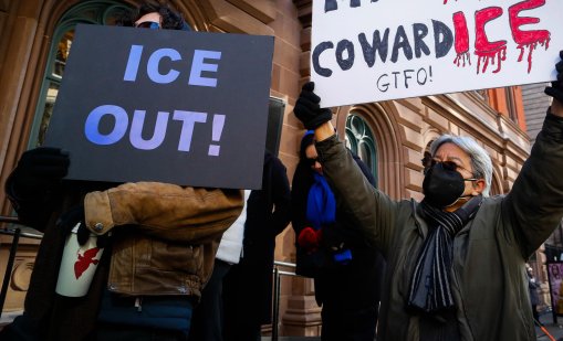 В САЩ отказали медицински грижи на бебе, задържано от имиграционните