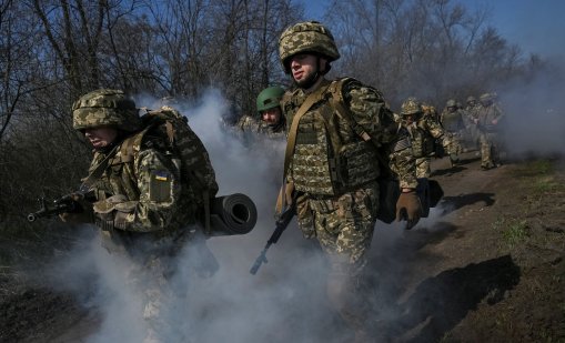 Криза за войници в Украйна: Два милиона души избягват наборната служба