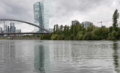 Един загинал и един ранен, след като кола с петима тийнейджъри падна в река Майн 