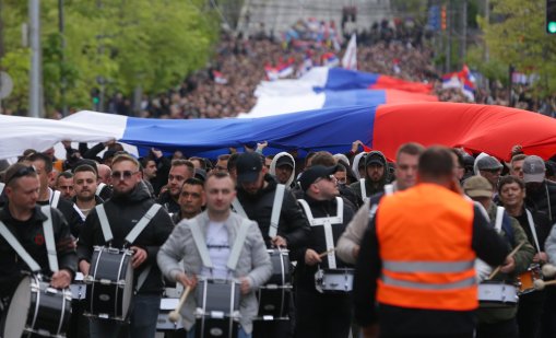 48 полицаи и 22 граждани са били ранени на протеста в Белград снощи