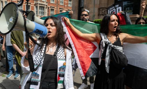 Сблъсък на пропалестински и израелски протестиращи в Лондон