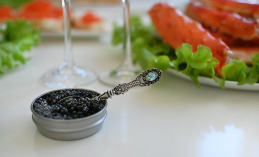 Руснаците свиват разходите: Без черен хайвер за Нова година